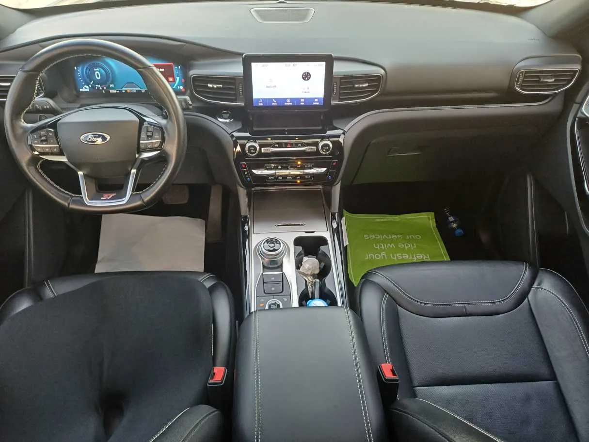 Car image 17