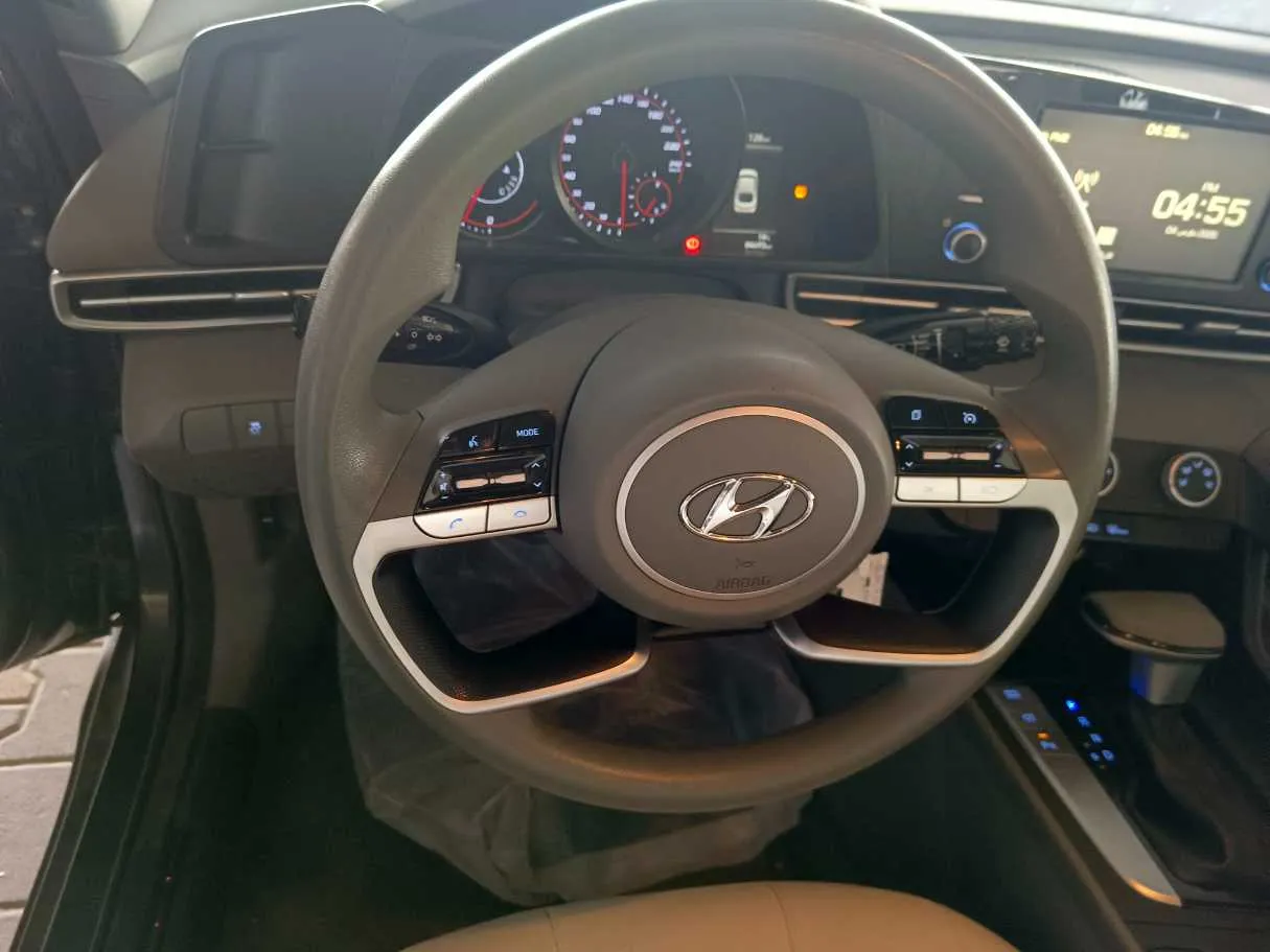 Car image 12