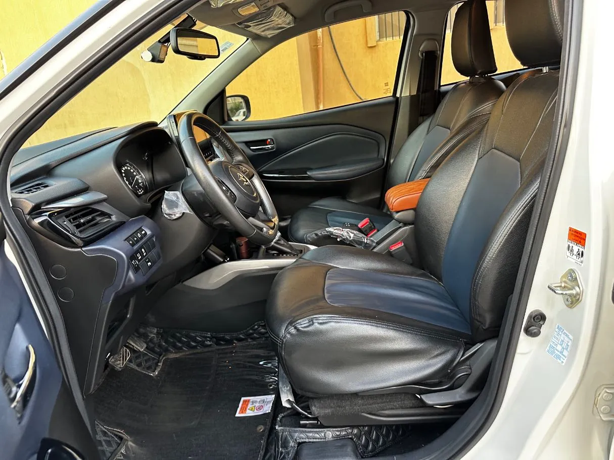 Car image 12