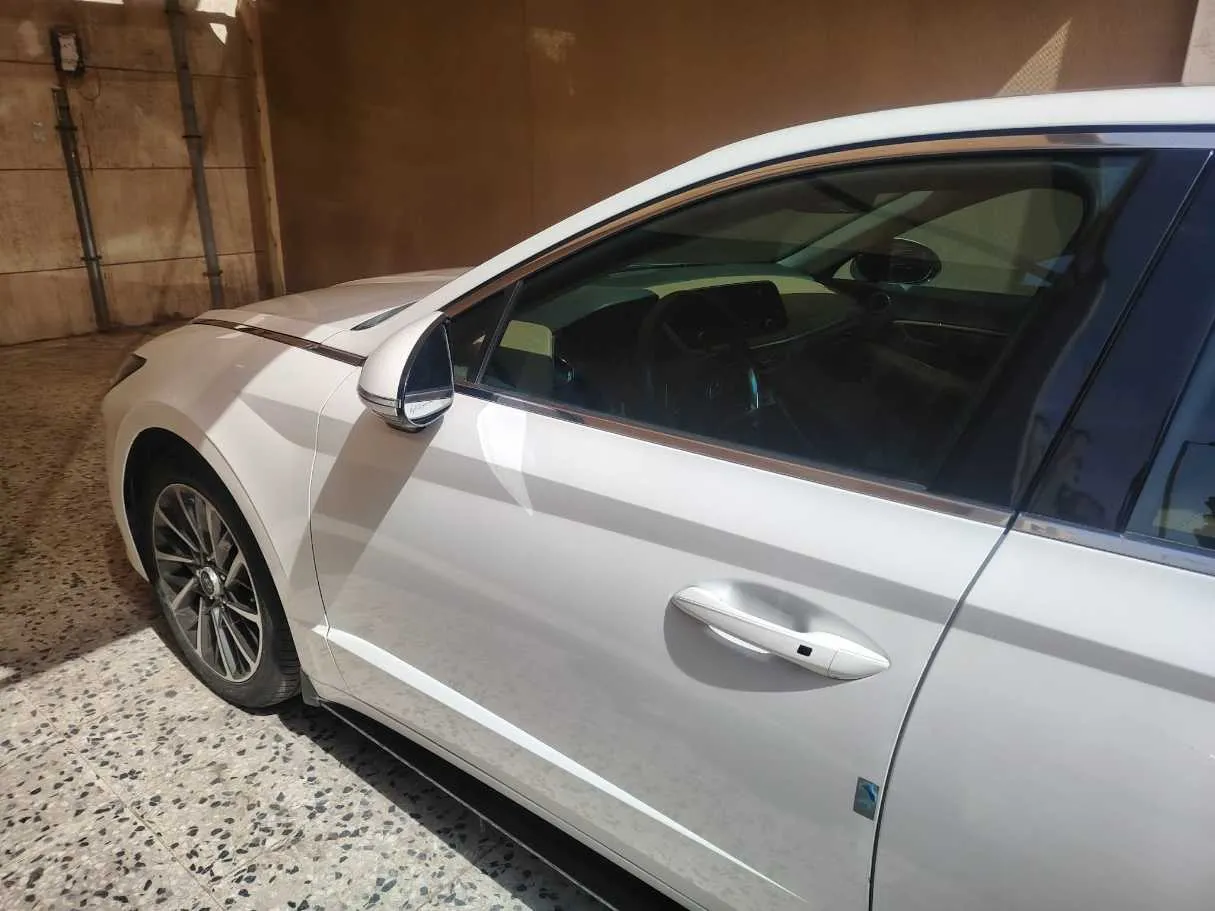 Car image 10