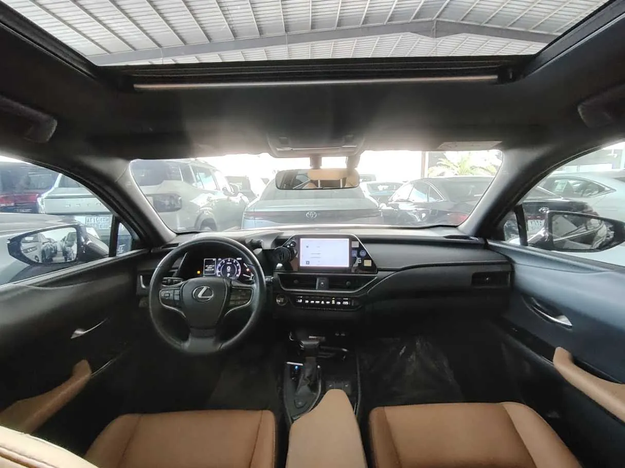 Car image 21