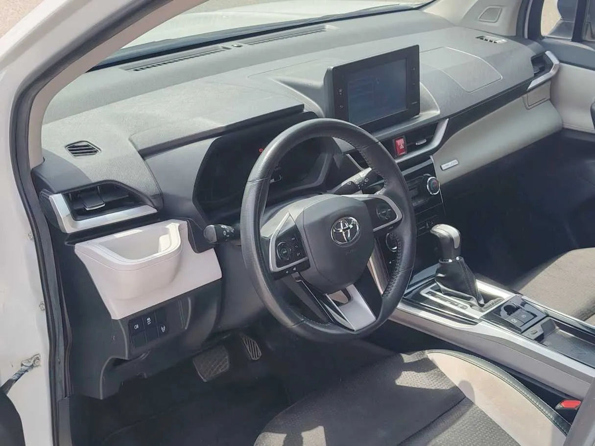 Car image 11