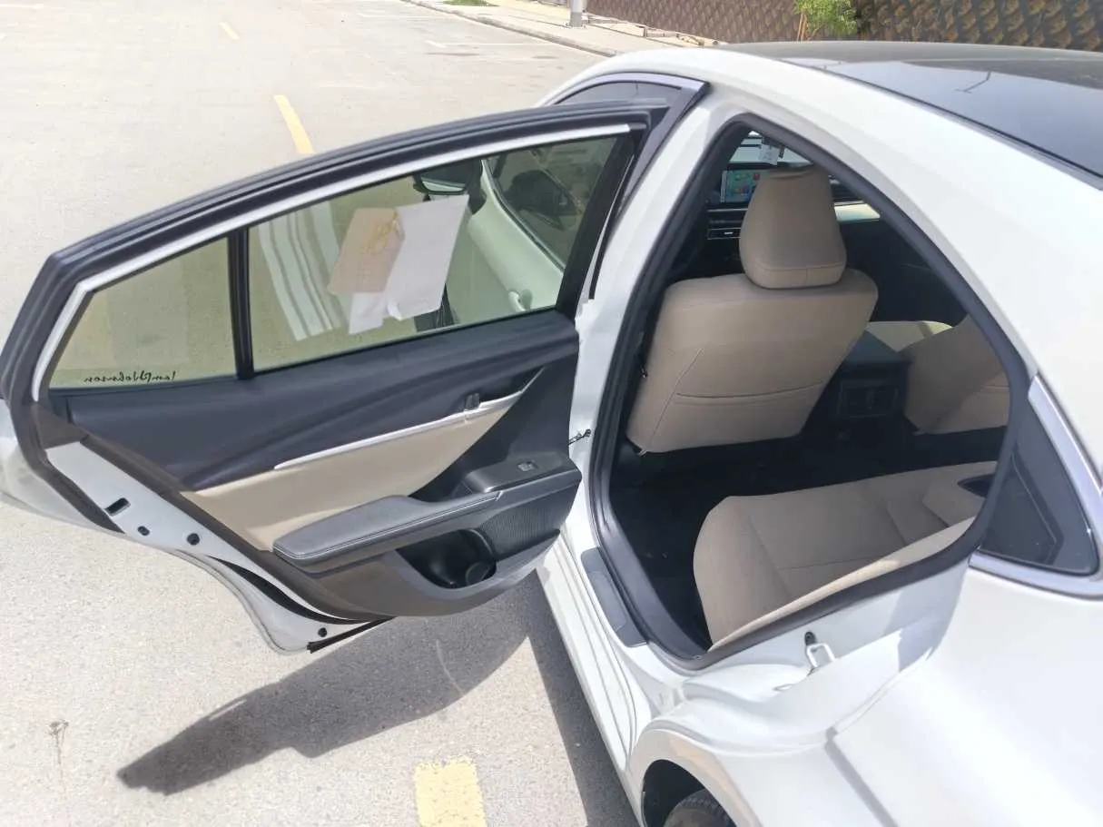 Car image 16