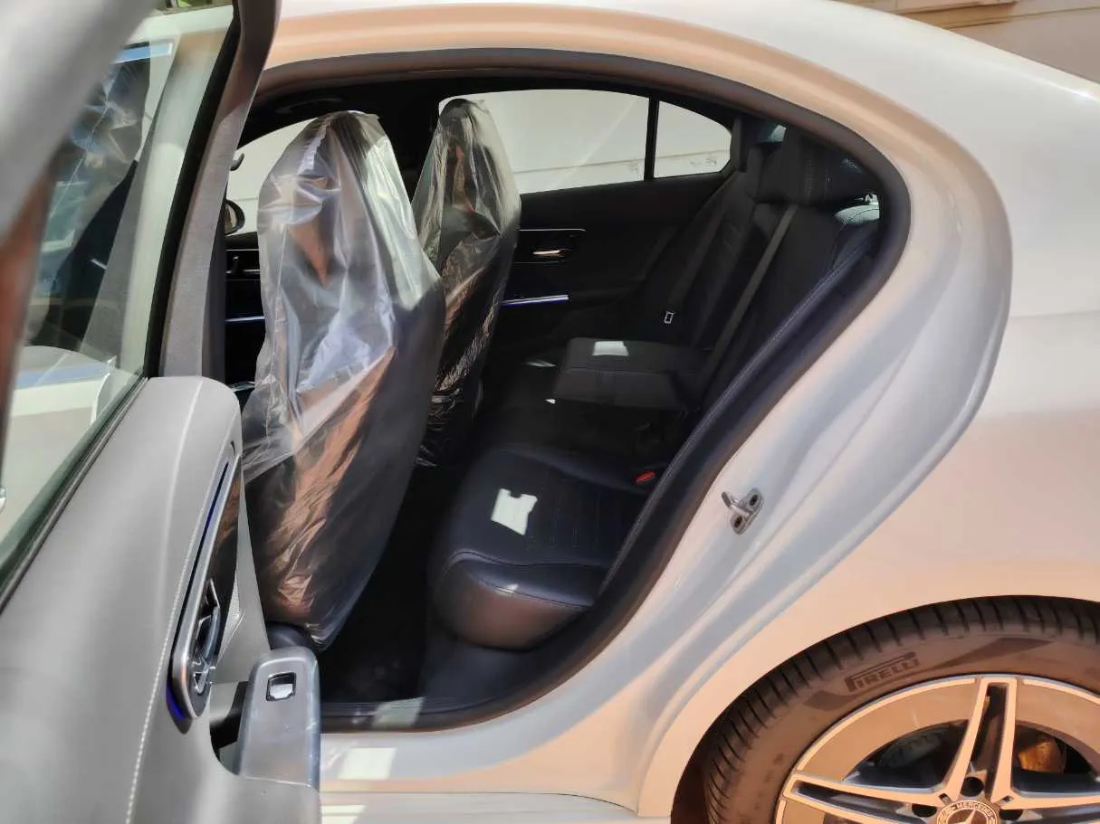 Car image 13