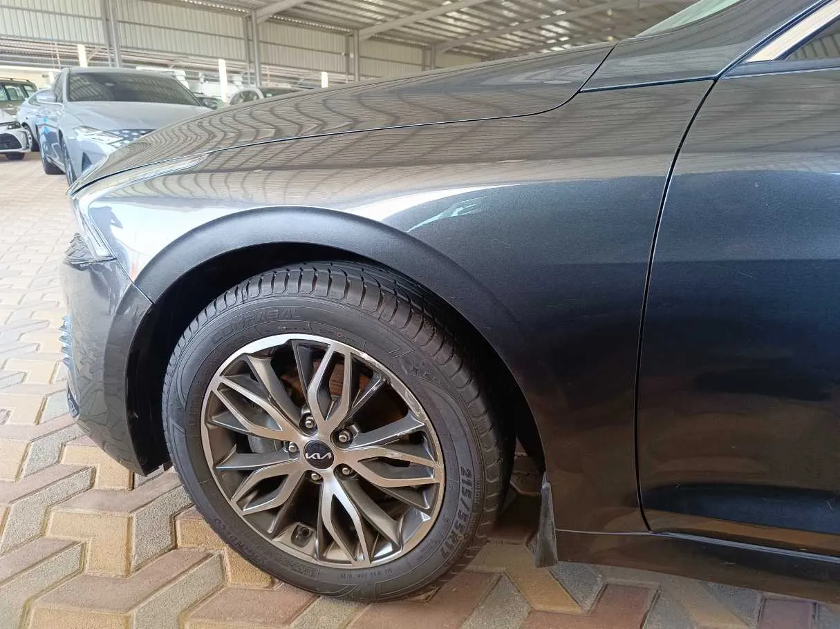 Car image 7