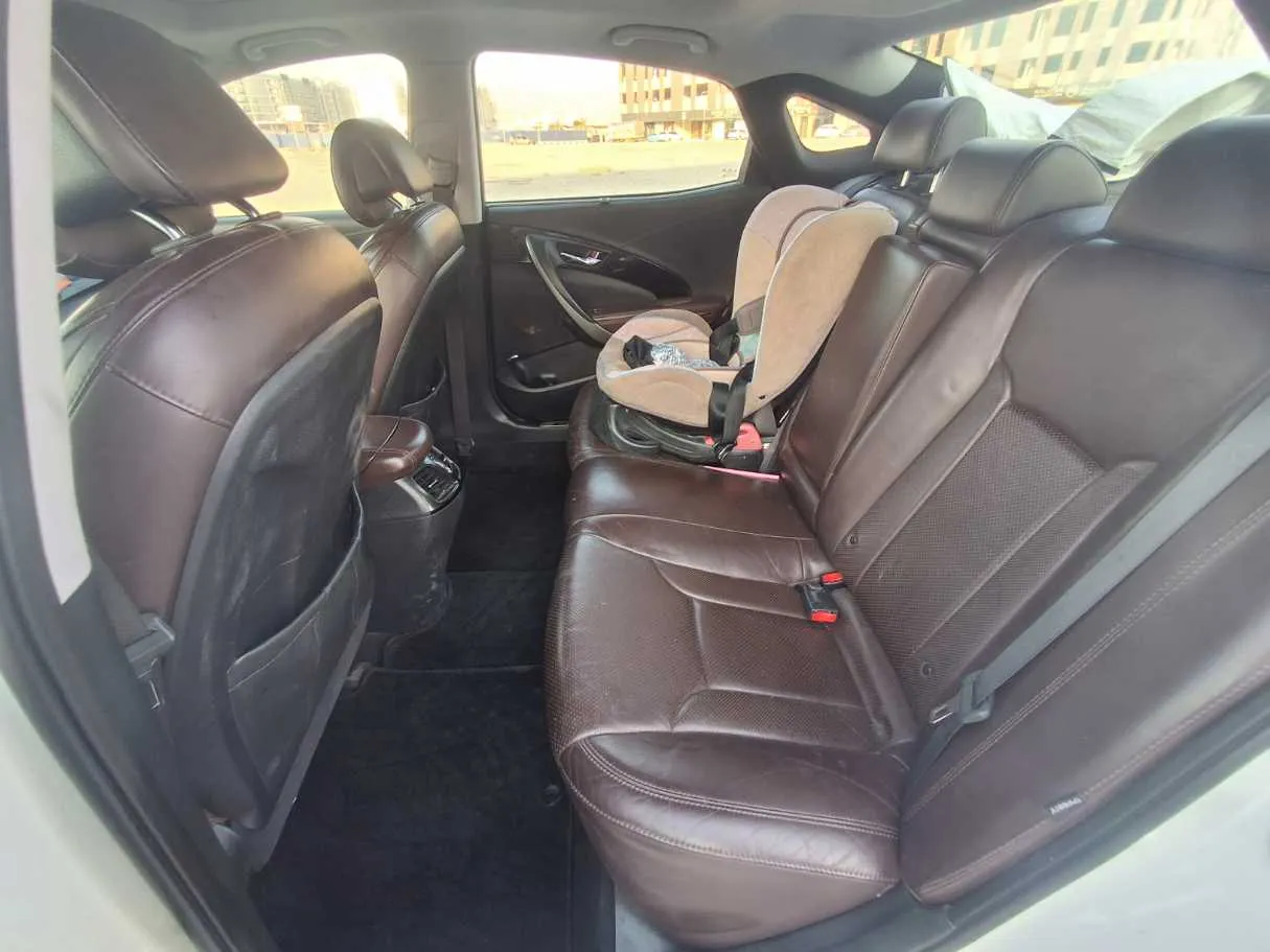 Car image 13