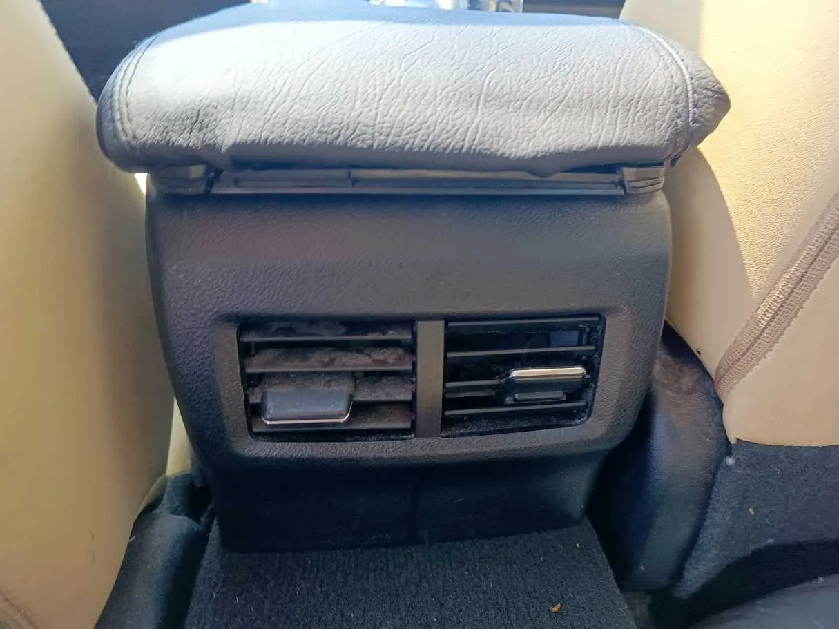 Car image 32