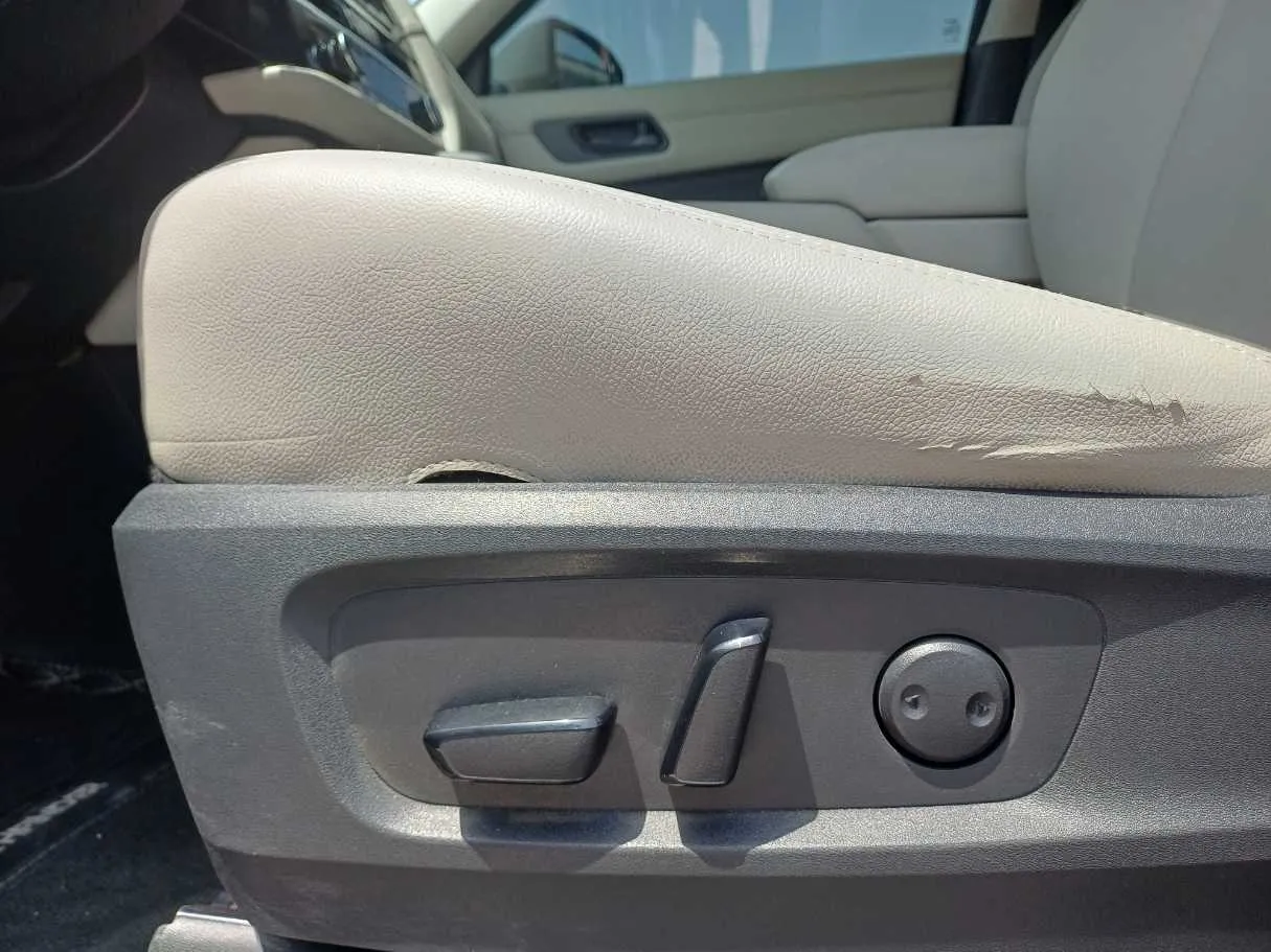 Car image 23