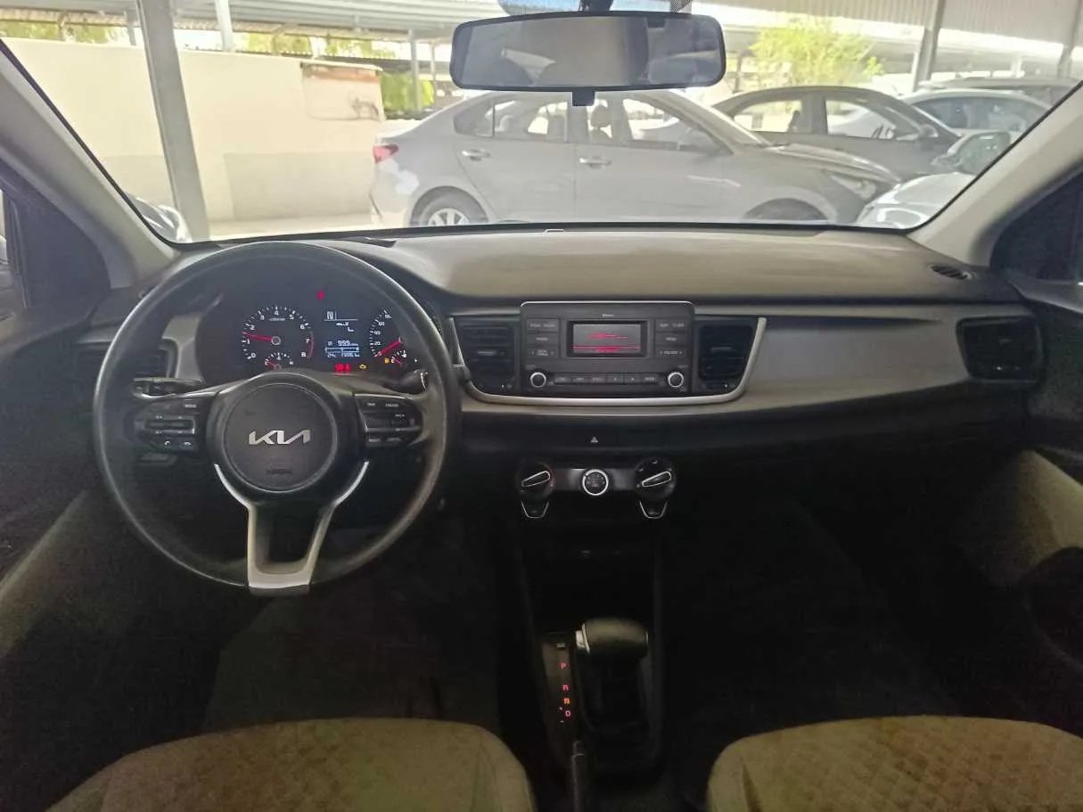 Car image 18