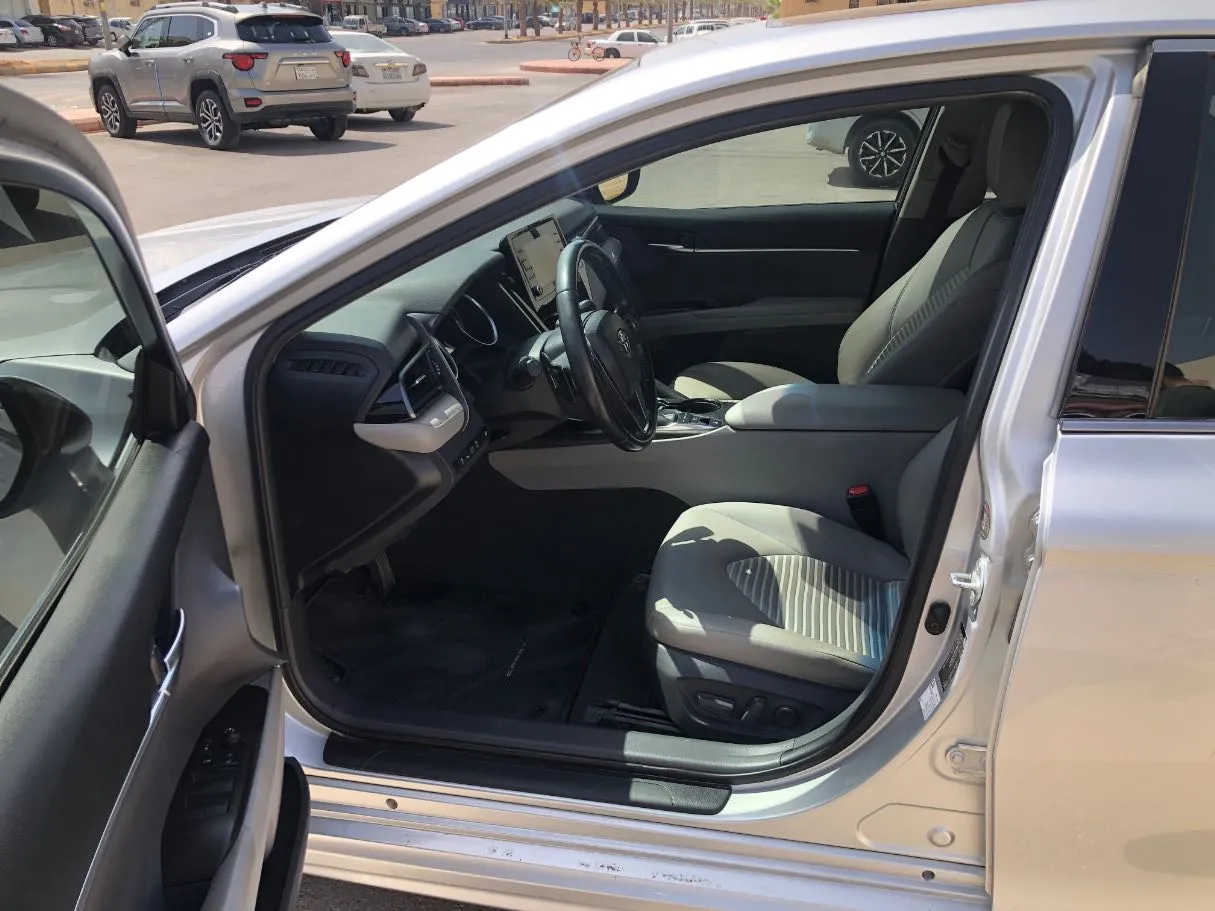 Car image 12