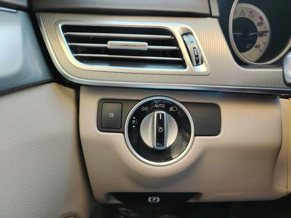 Car image 31