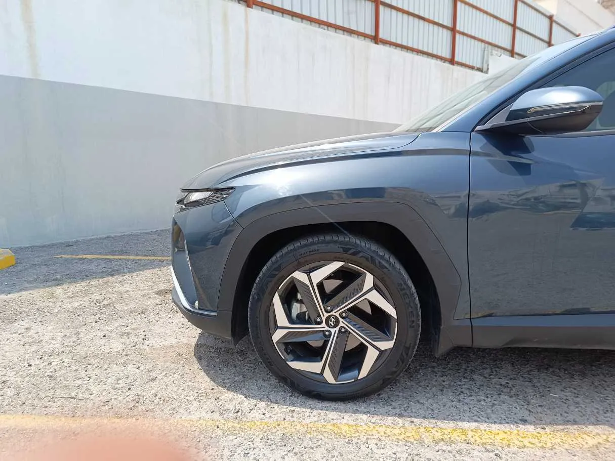 Car image 9