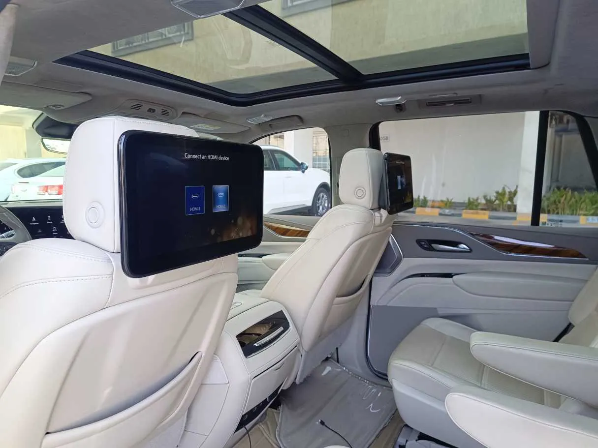 Car image 18