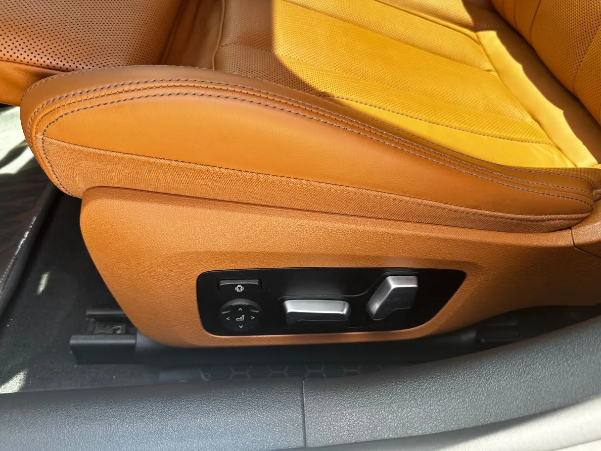 Car image 28