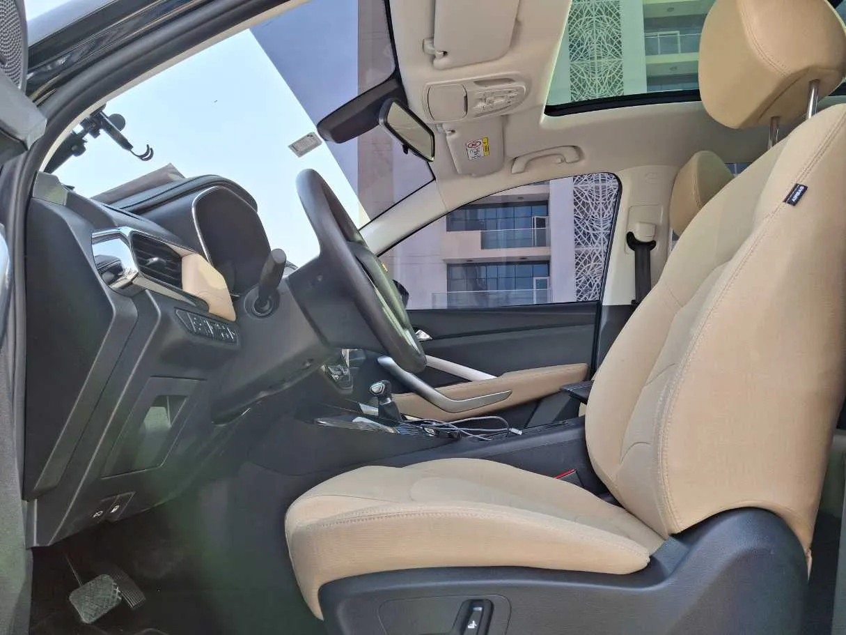 Car image 12
