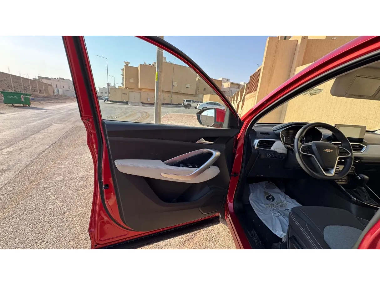 Car image 9