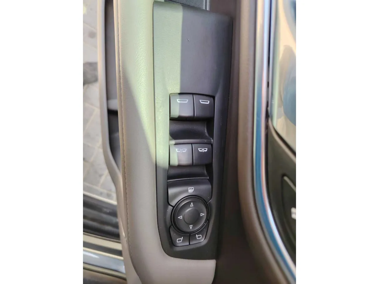 Car image 29