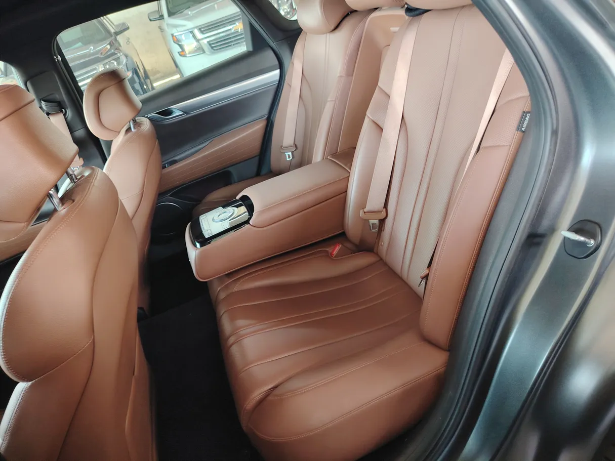 Car image 20