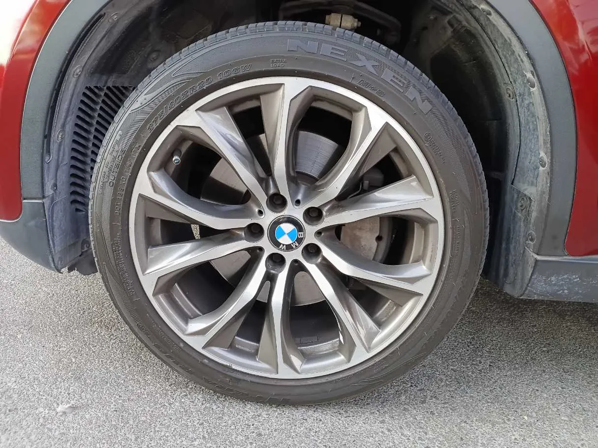 Car image 9