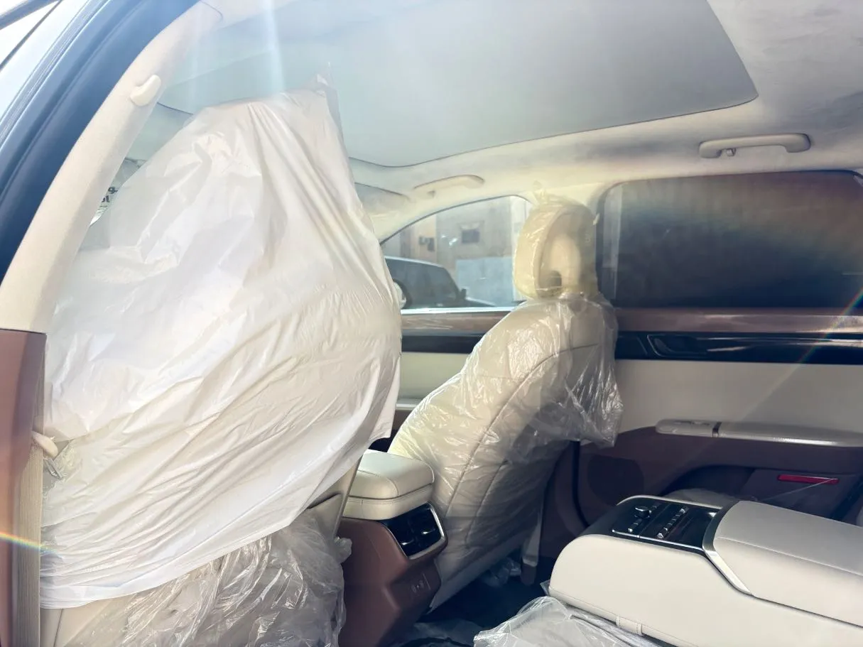 Car image 17