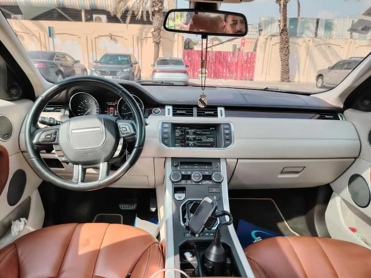 Car image 25