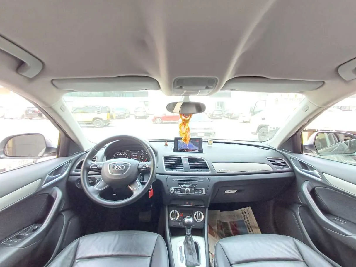 Car image 14