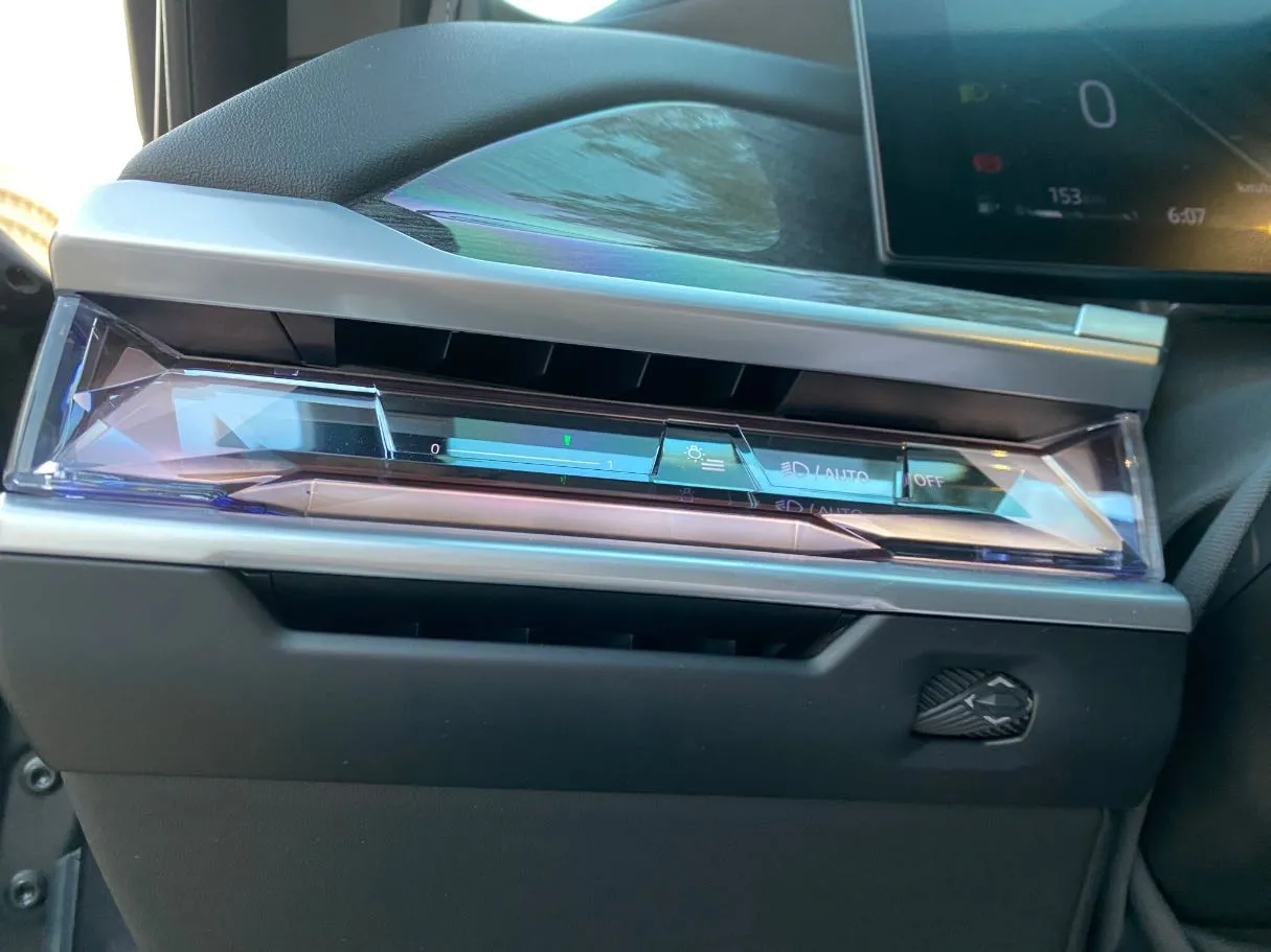 Car image 28