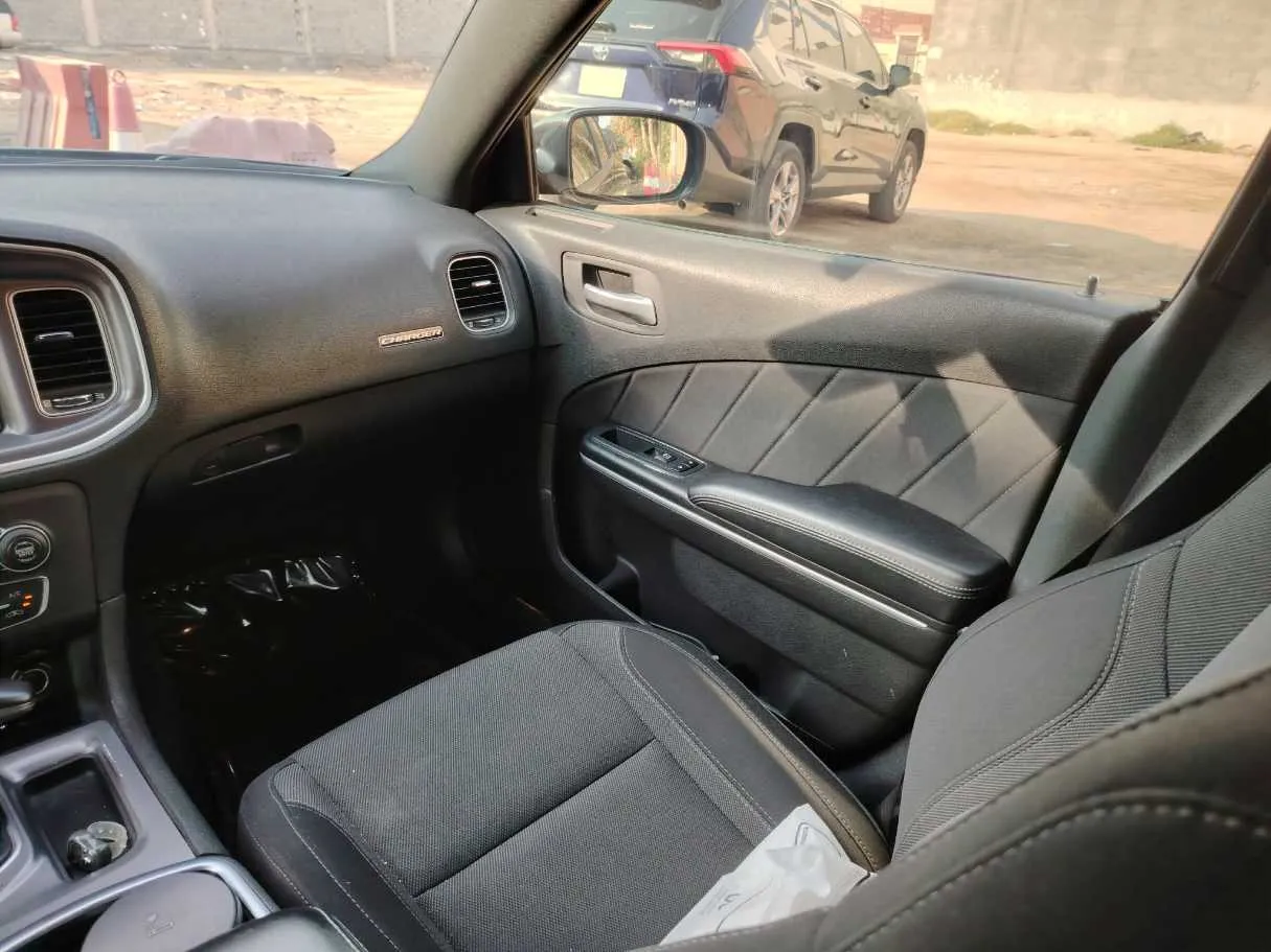 Car image 25