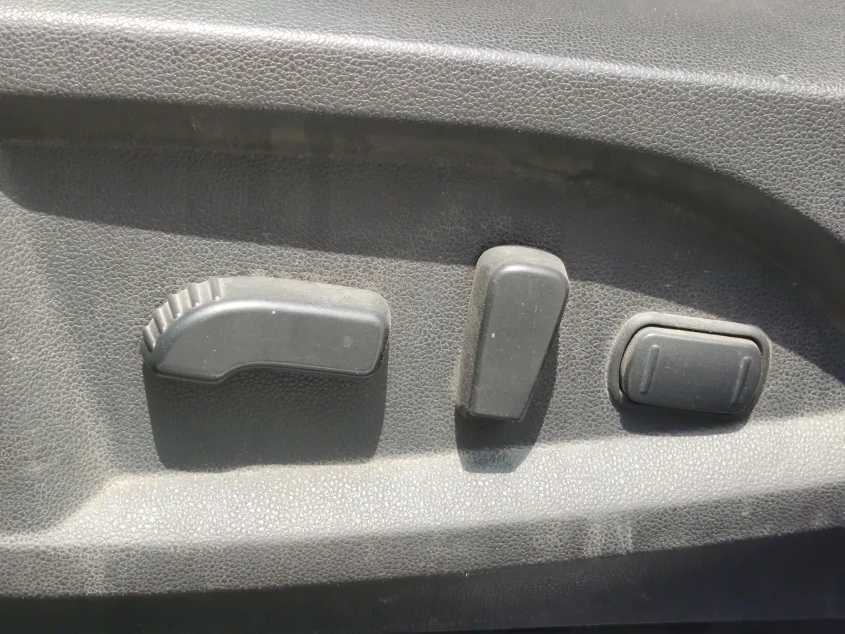 Car image 33