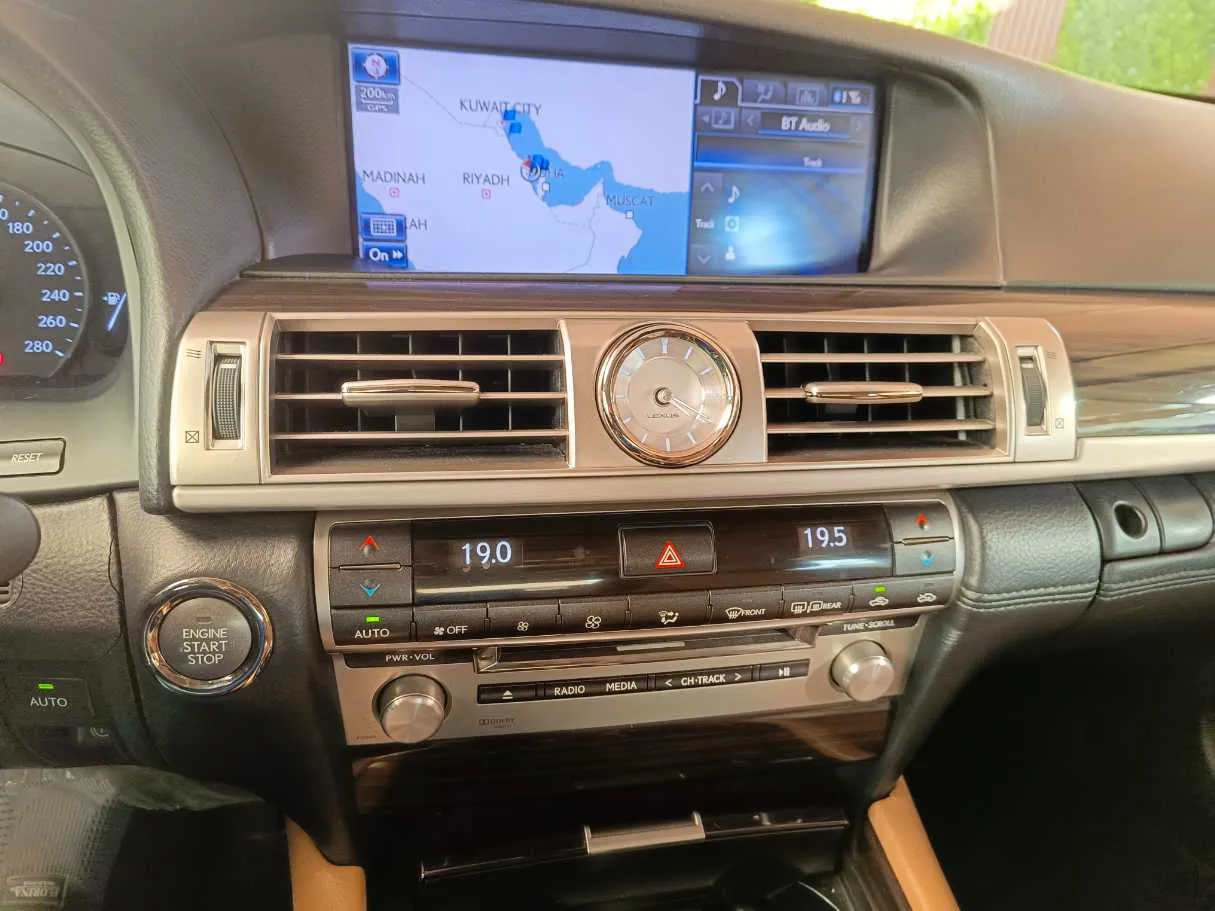Car image 28