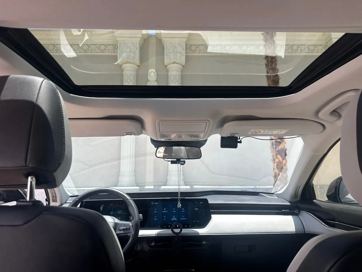 Car image 14