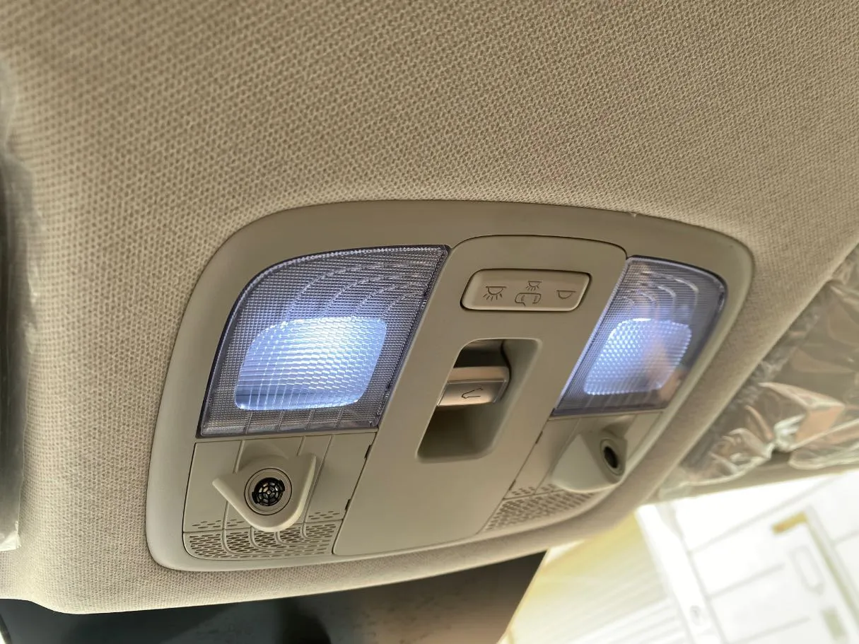 Car image 25
