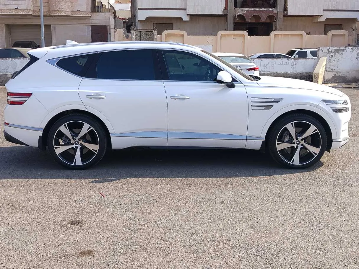 Car image 4