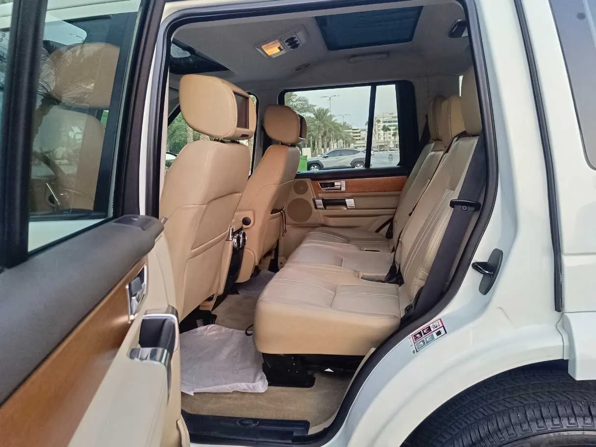 Car image 17