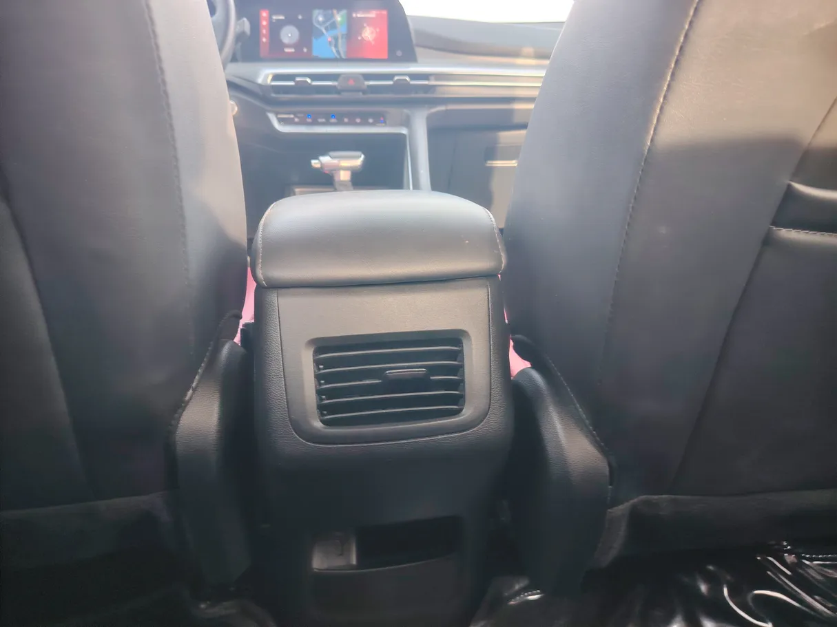 Car image 32