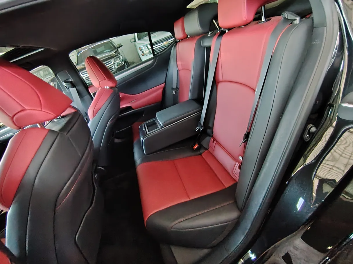 Car image 24