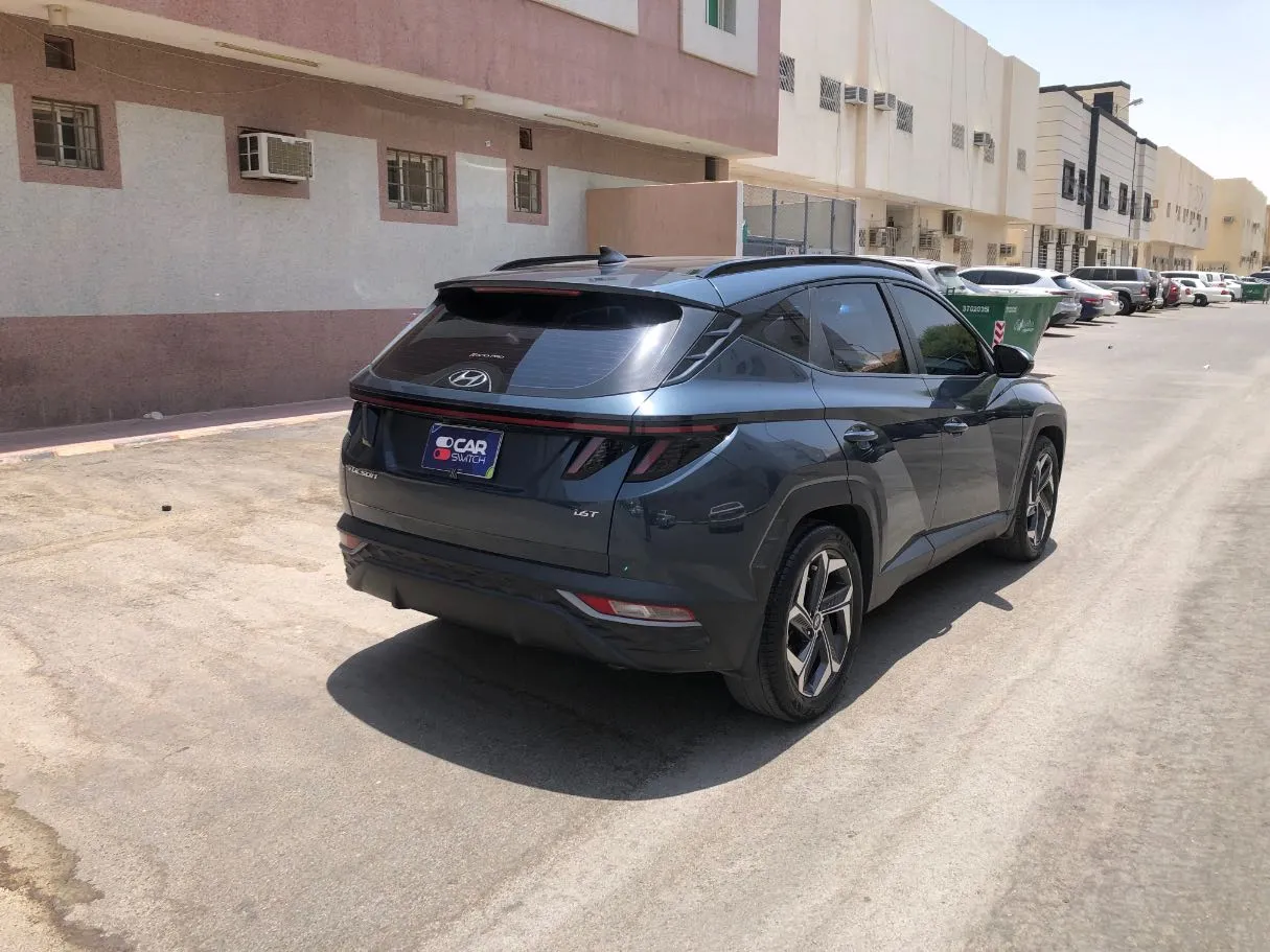Car image 5