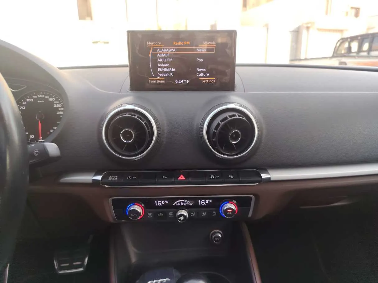 Car image 22