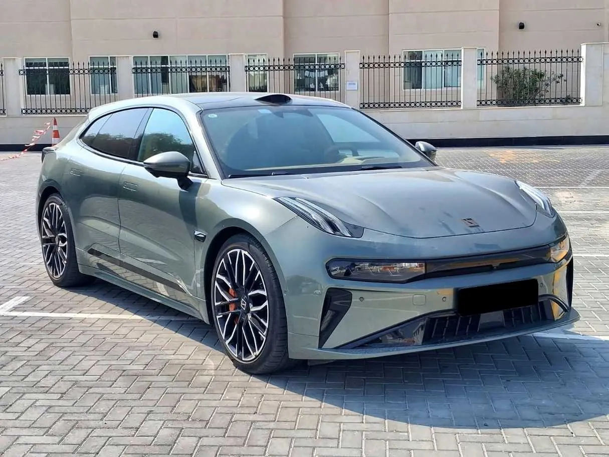 Car image 3