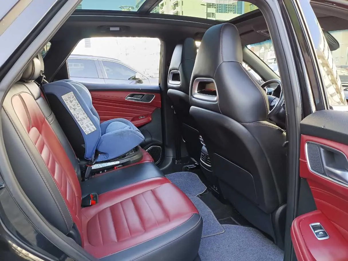 Car image 13