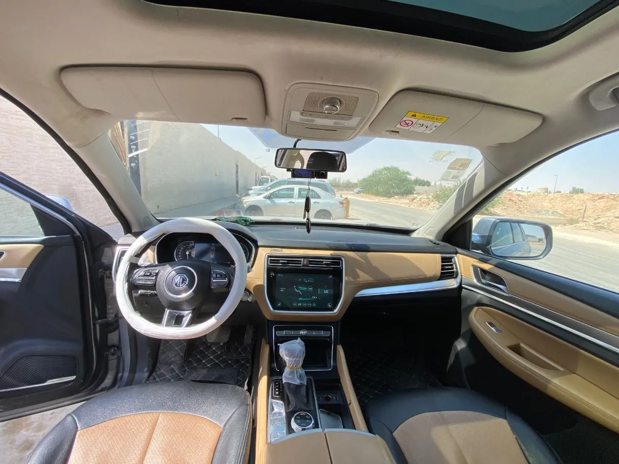 Car image 14