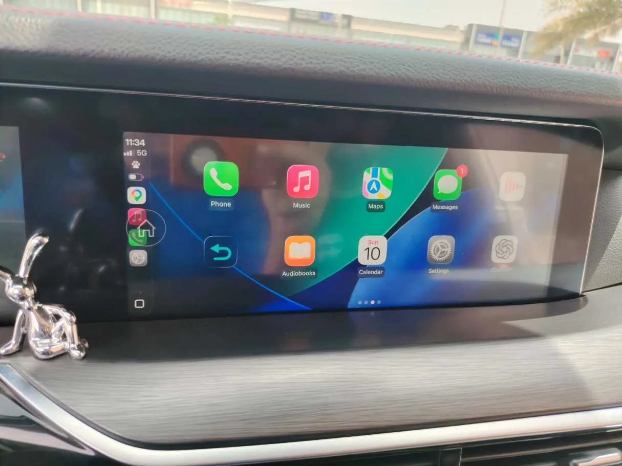 Car image 26