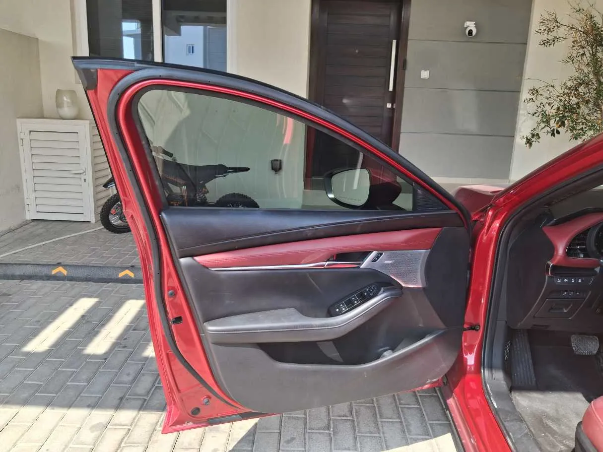 Car image 10