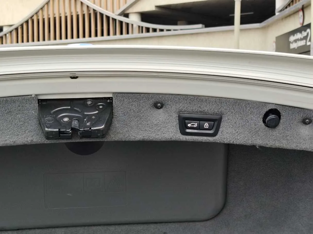 Car image 32