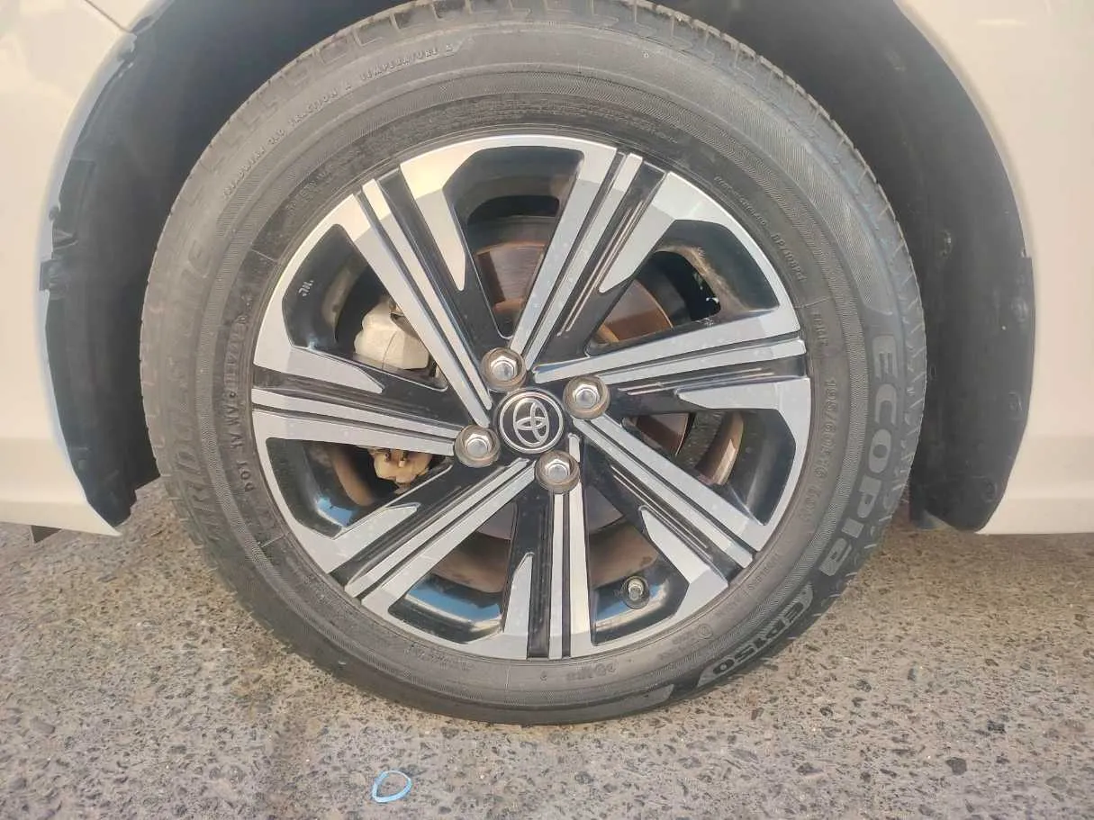 Car image 10