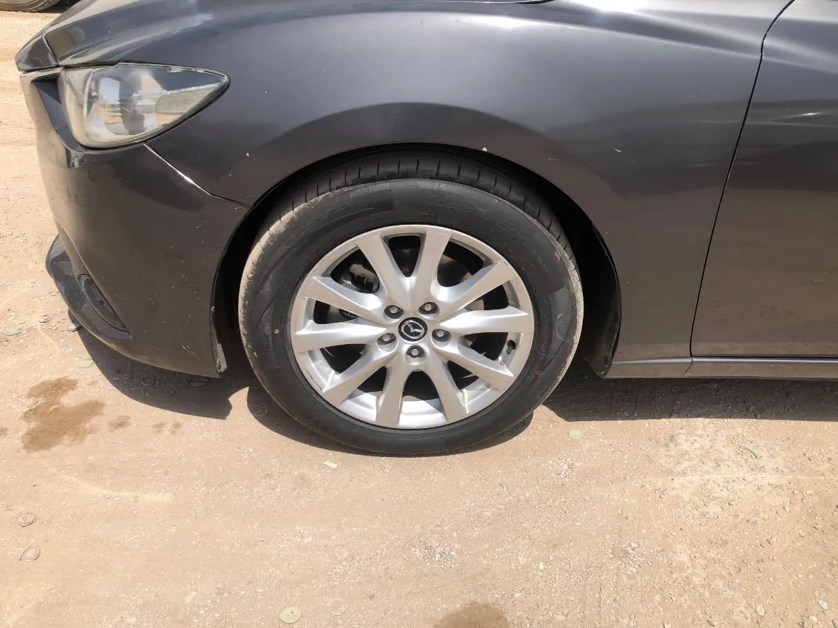 Car image 9