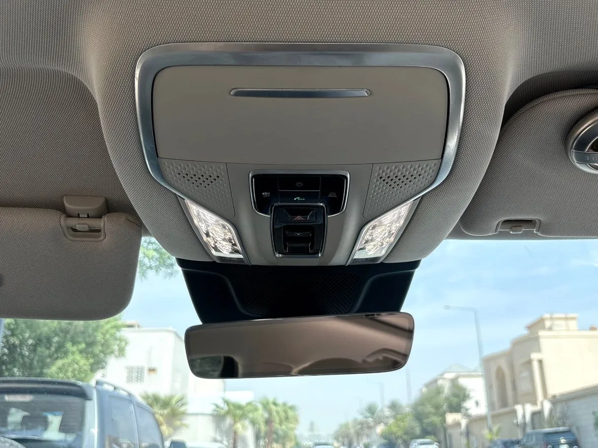 Car image 30