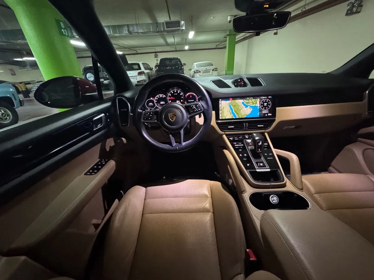 Car image 15