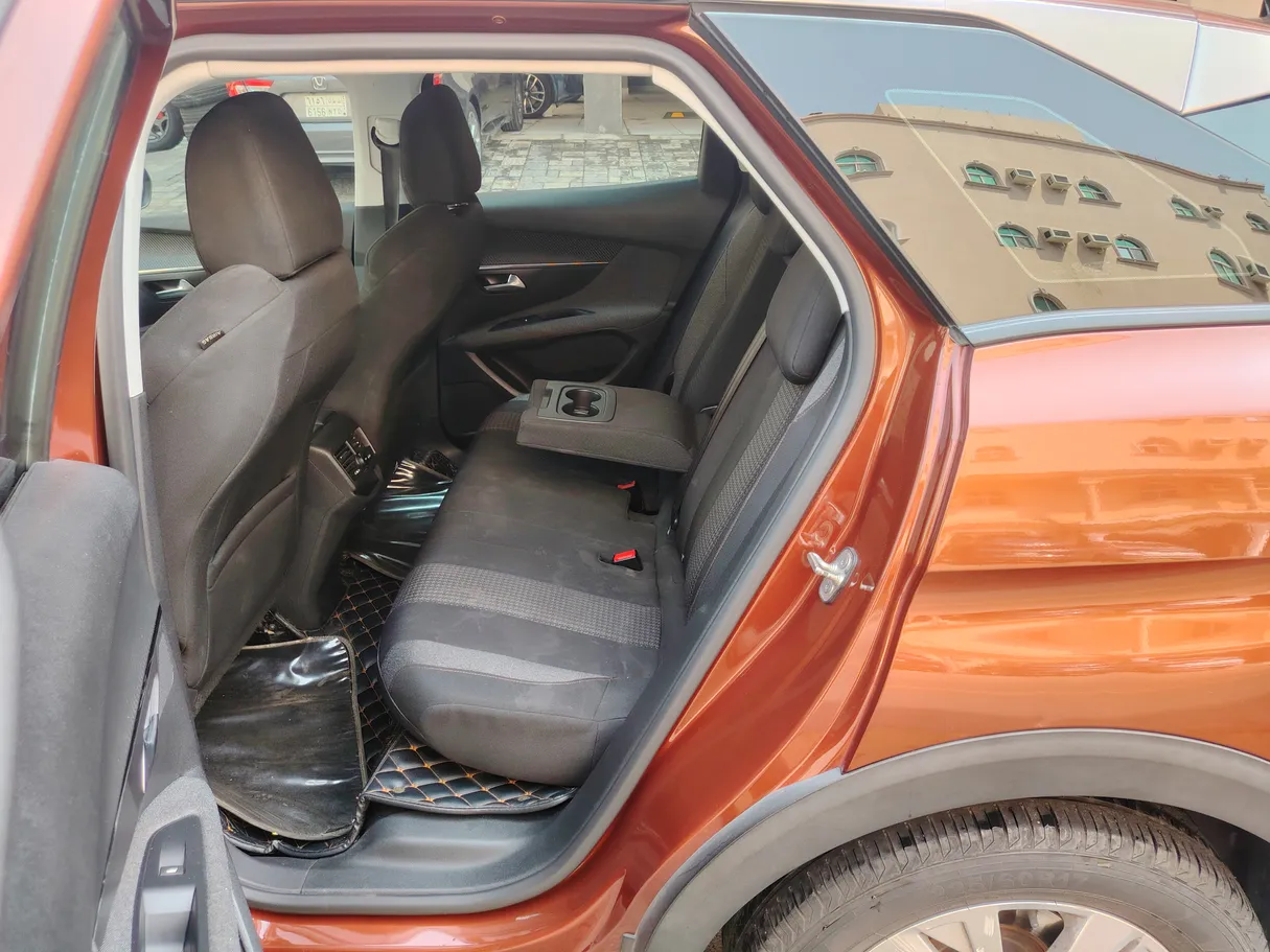 Car image 15