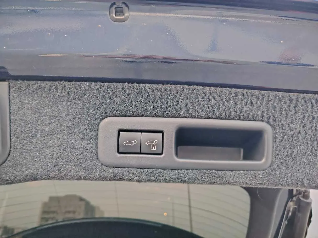 Car image 36